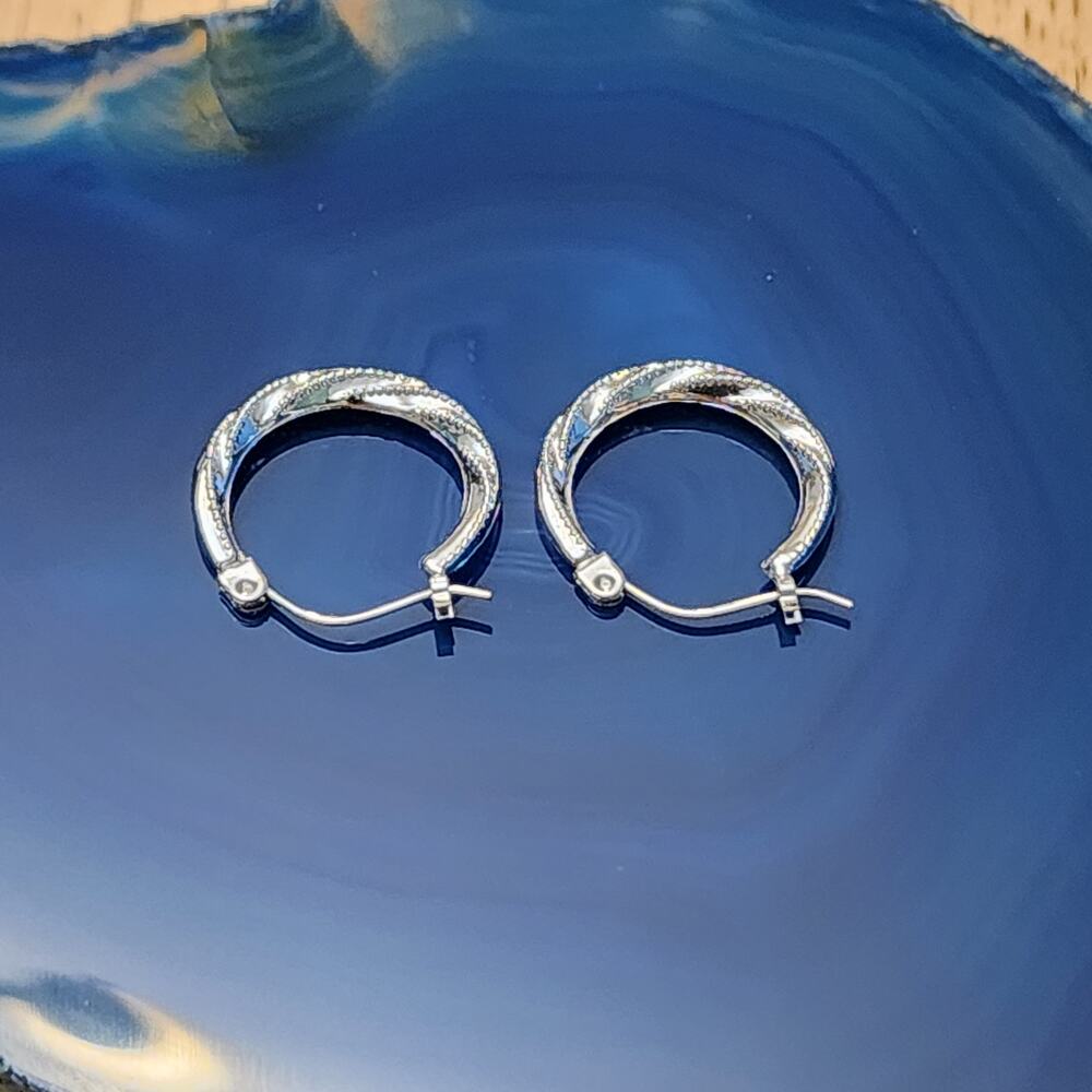 Vintage 14K Fine White Gold Corrugated Round Hoop Earrings - Picture 7 of 10